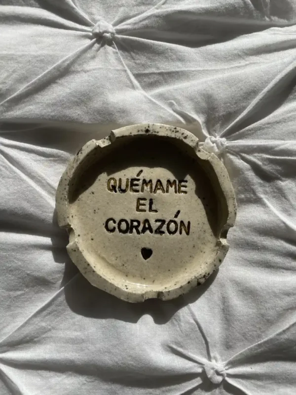 Cenicero Quémame el Corazón